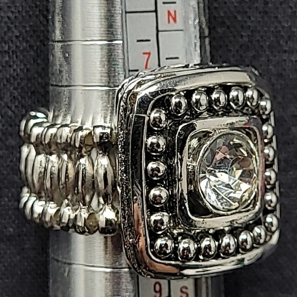 SILVER TONE METAL WITH A LARGE CLEAR RHINESTONE STRETCH RING (COSTUME JEWELRY)